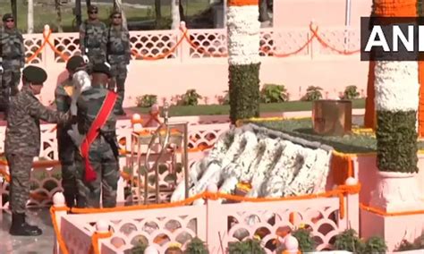 Kargil Victory Day; Tri-Army Commanders Tribute at Kargil War Memorial ...