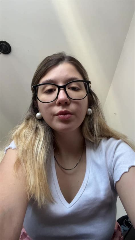 Chloe (@sumchloe) - Urlebird