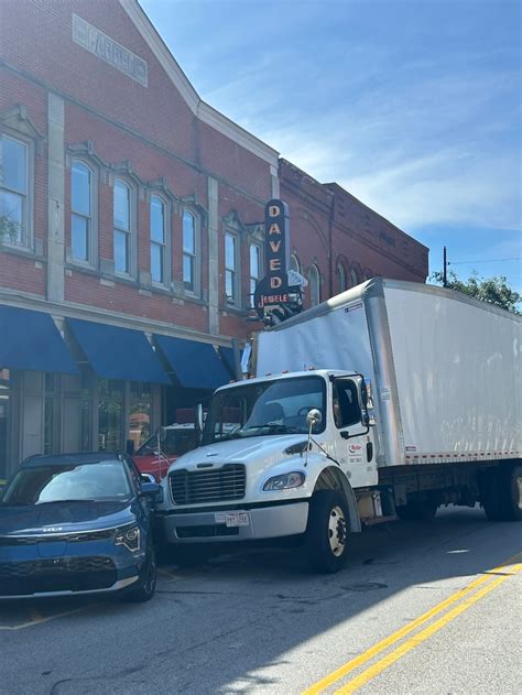 Worker fixing sign dies after truck hits lift, throwing him across the ...