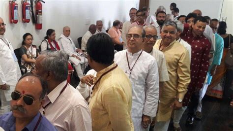 विष्णु सदाशिवम् कोकजे चुने गए VHP के अध्यक्ष - vhp first election in 52 ...