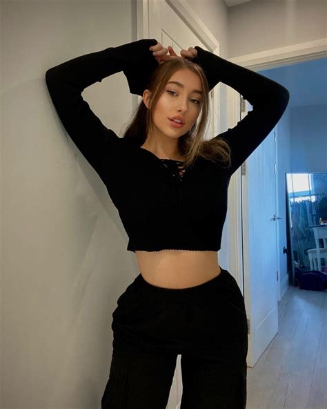 Chloe May : r/jerkofftoceleb