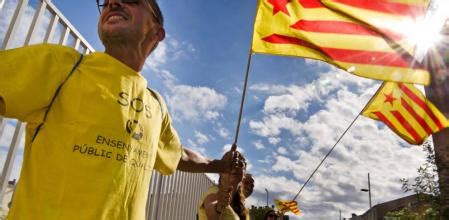 Medalla del FAD para las camisetas en defensa de la educación