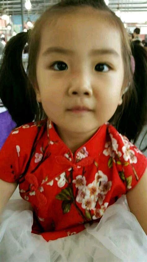 不服！韩国8岁女孩被称最美女童 中国家长晒娃比一比_社会新闻_南方网