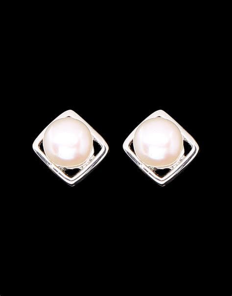 Buy Hyderabadi Earrings Online - Pearls by Mangatrai