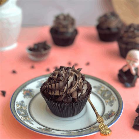 Chocolate Buttercream Cupcake – Dream a Dozen