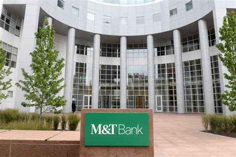 CT governor meets with M&T Bank CEO, vows accountability