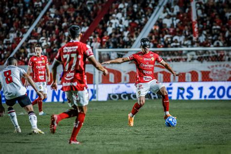 Volante será baixa para o Vila Nova no confronto com o Londrina