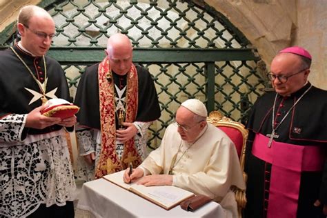 Pope Francis prays at St. Paul’s Grotto in Malta | Catholic News Agency