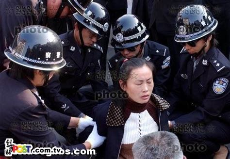 真实的女警对女犯执行枪决实拍【北京工美附中吧】_百度贴吧