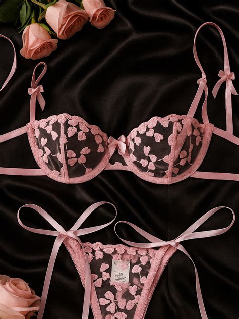 What to Wear Under Your Holiday Outfits - The Mhyth Way