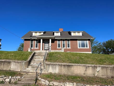 709 Olive Street, Hannibal, MO 63401 | Compass