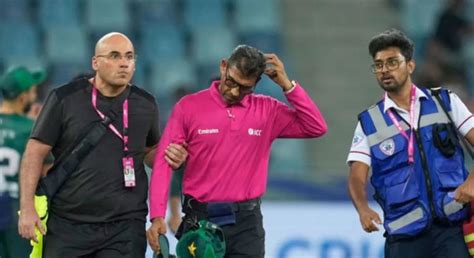 PAK vs UAE: Pakistani Fielder Accidentally Hits Umpire with Ball; Akram ...