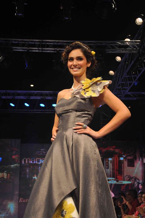 Ileana D'Cruz, Malaika Arora Khan, Esha Deol and Other Celebs walk the ...