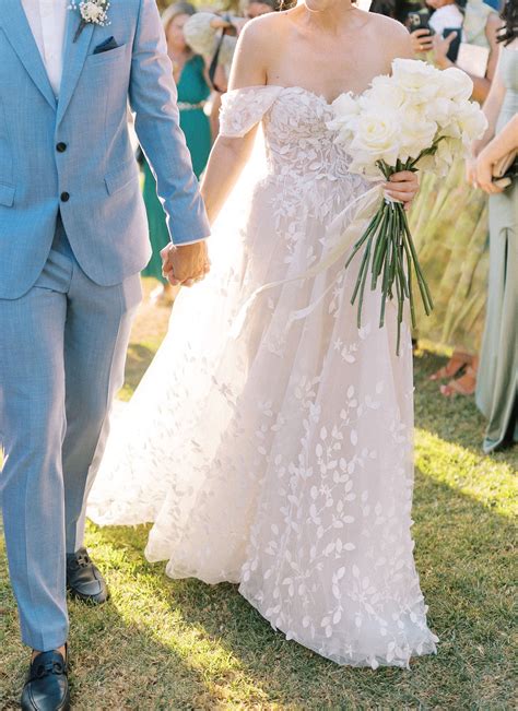 Essense of Australia All Who Wander - Raine Wedding Dress Save 17% - Stillwhite