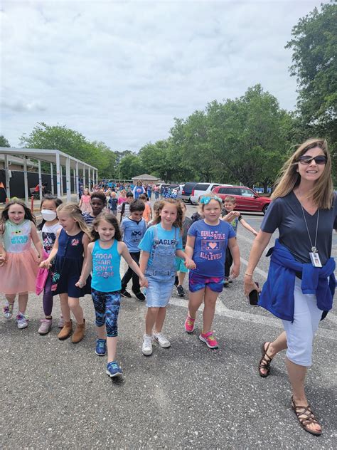Fleming Island Elementary voices unite for autism awareness | Clay Today