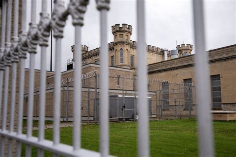 Charges over inmate deaths reignite calls to close Wisconsin's oldest ...