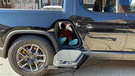 MIDNIGHT (Black) Rivian Photos | Page 2 | Rivian Forum - R1T R1S R2 R3 News, Specs, Models, RIVN ...