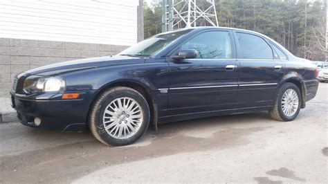 Замена центральных колпачков на колесах — Volvo S80 (1G), 2,5 л, 2005 ...