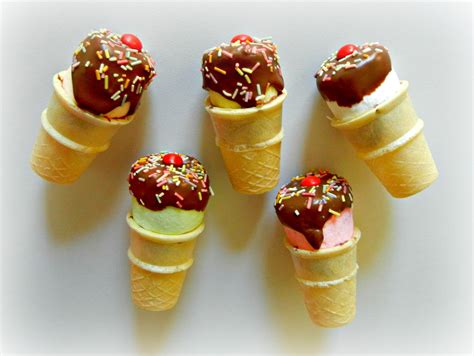 Sugar Swings! Serve Some: Mini faux ice cream cones