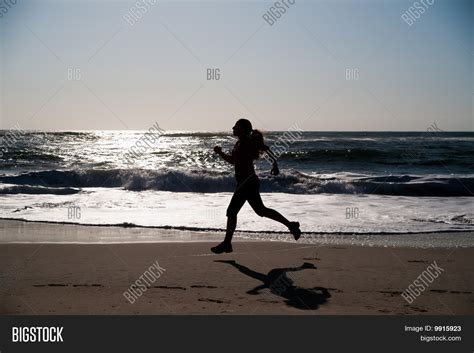 Lady Running 的图像结果