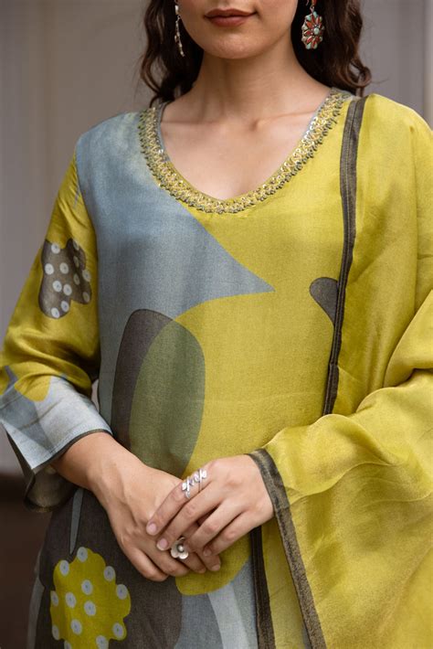 Nehamta: Designer Ethnic Wear for Women | Finest Collections in India