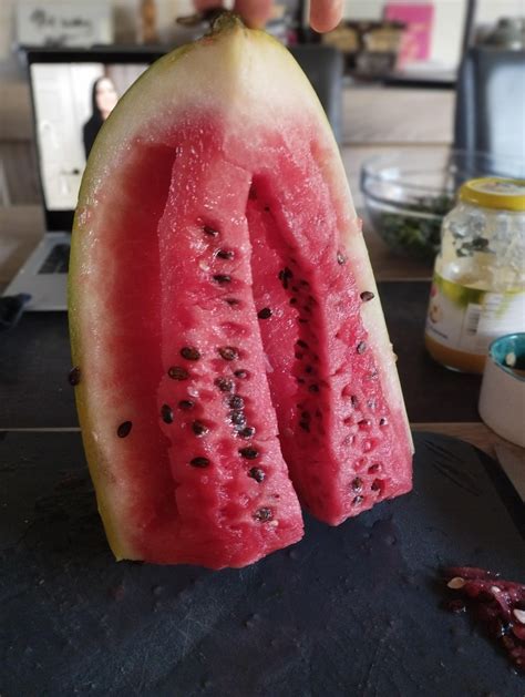brother carved around the watermelon seeds : r/mildlyinfuriating