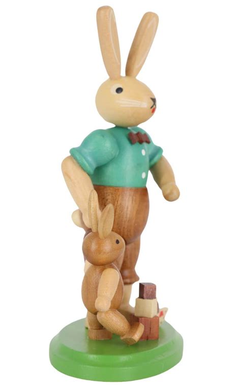 Osterhase Vater mit spielendem Kind online kaufen