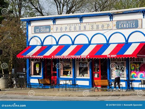 The Popcorn Shop in Chagrin Falls Ohio Editorial Stock Photo - Image of ...