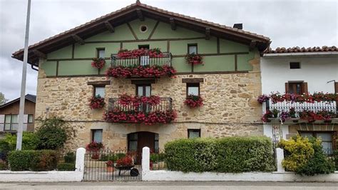 HOSTAL IZAR-ONDO (Arbizu) - Hotel Reviews, Photos, Rate Comparison ...