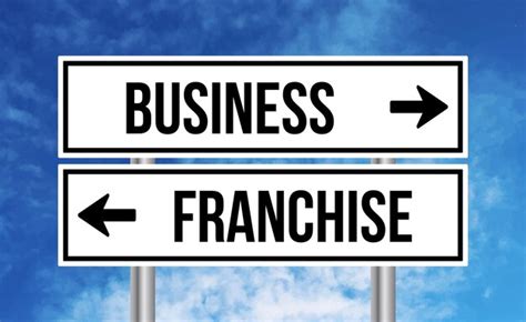 Business or franchise road sign on sky background | Premium Photo