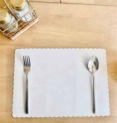 Amazon.com: Rectangle Disposable Paper Placemat (200 Pack) - 10 x 14 ...