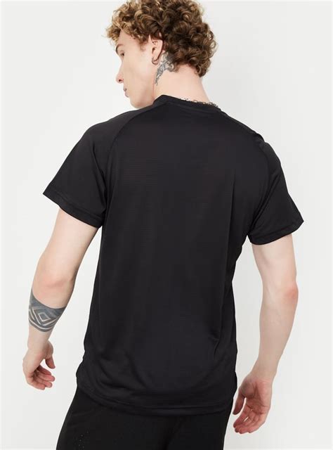 Buy Men Solid Slim Fit T-shirt Online at just Rs. 599.0 - 1000015306983 ...