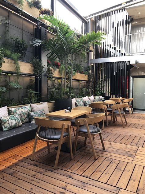 Restaurant Outside 的图像结果