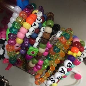 Kandi Skull Hand Tutorial 的图像结果