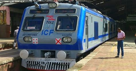 New AC Local Train Western Line 的图像结果