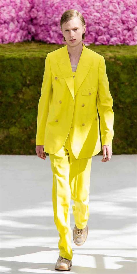 Proof that menswear can look sexy on women too | Grazia India