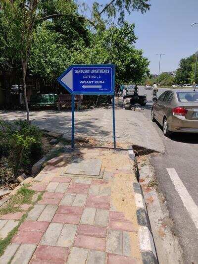 Footpath occupied - Times of India