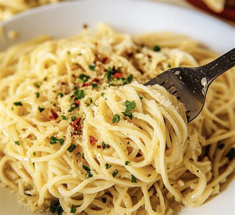 Garlic Butter Noodles Recipe for a Rich and Easy Side Dish - Perfect ...