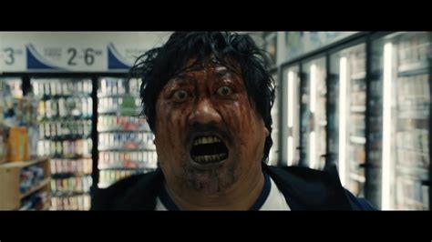 Review Film Weapons (2025): Plot & Teori Jam "2:17" - Layar.id