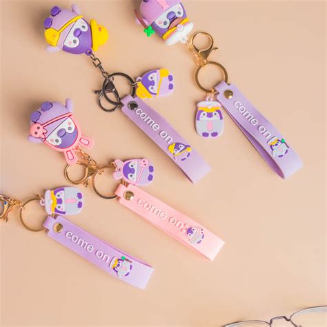 Penguin Keyring Online - Premium Keychain | Nestasia