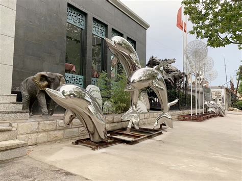不锈钢海豚顶球雕塑公园不锈钢动物雕塑-宏通雕塑