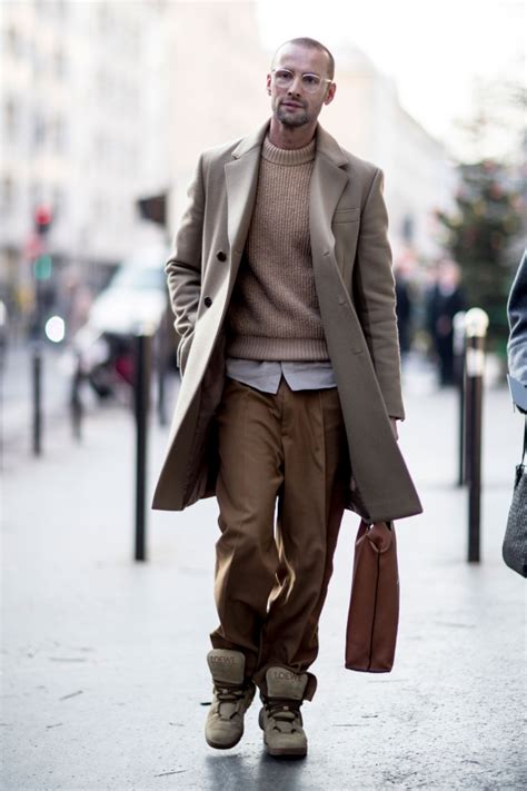 男士驼色大衣搭配图片配什么裤子好看 看型男穿搭全身示范_天涯八卦网