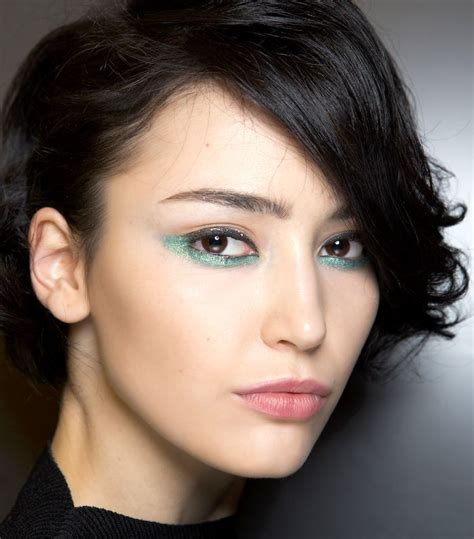 how to make brown eyes pop with makeup