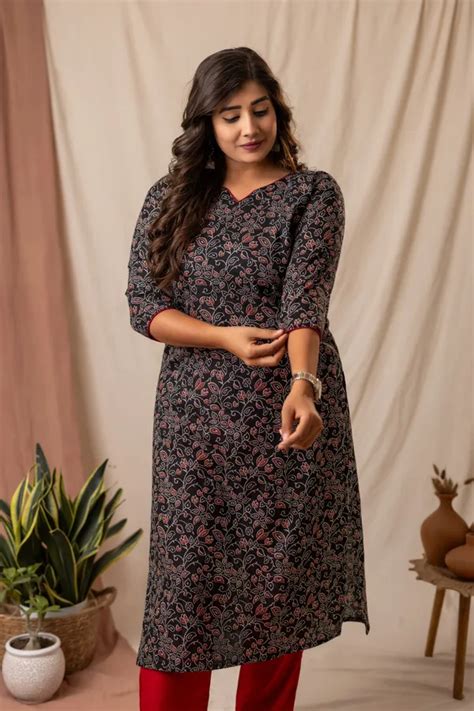 AMTHI Amthi Black Pure Cotton Printed Kurti with Elegant Maroon Piping ...