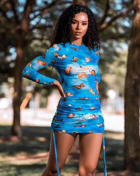 Milcania Diaz-Rojas | What y’all think... Blue or white ? Serving looks ...