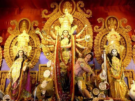 Durga Puja in Kolkata | Meer