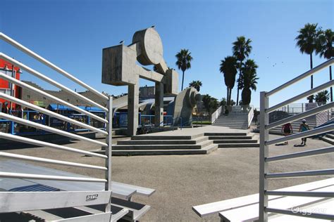 Venice Beach Recreation Center | Rent this location on Giggster