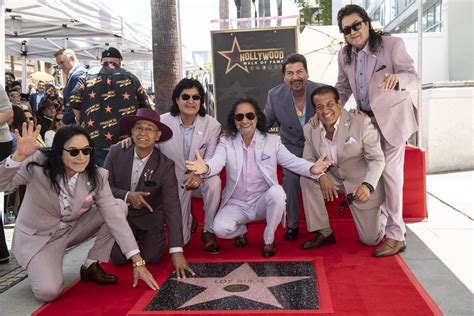 Los Bukis develan Estrella en Hollywood y honran a inmigrantes ...