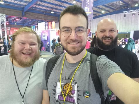 Hero27_Creations #RageExpo2022 on Twitter: "@ComicConAfrica day 3 photo hall @omg_it_be_nia ...