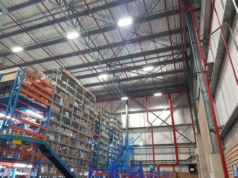 https://www.agcled.com/static/case/indoor-warehouse-linear-highbay-LHB01.jpg
